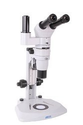 Mikroskop stereoskopowy Delta Optical IPOS-810 z powiększonym statywem